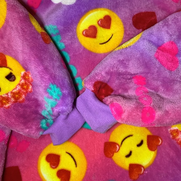 Emoji OverSized Kids Fluffy hoodie sweater Girls Kids 4-10 Like New! - Picture 6 of 10